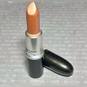MAC LIPSTICK DIGGING FOR GOLD